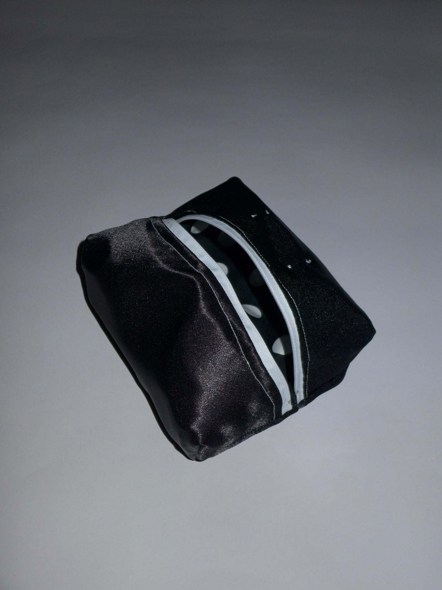 polka dot makeup bag(black)